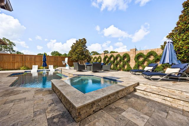 1847 Candlelight Place Drive, Houston, TX 77018