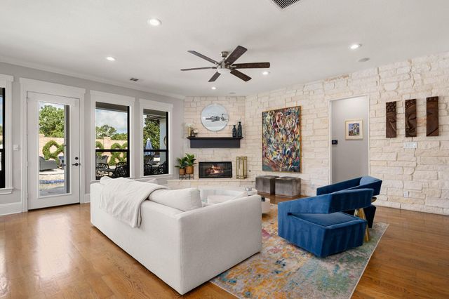 1847 Candlelight Place Drive, Houston, TX 77018