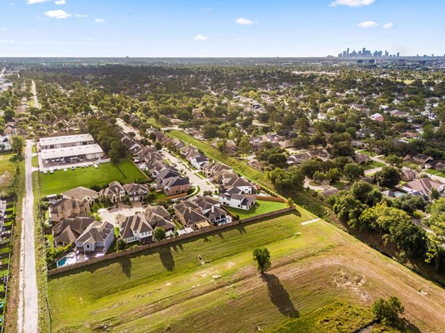 1847 Candlelight Place Drive, Houston, TX 77018