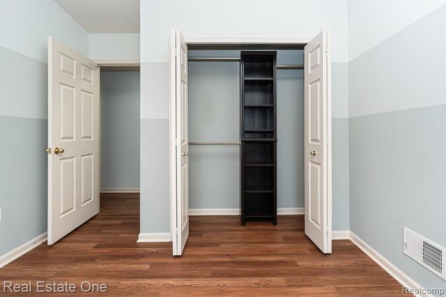 6963 Edgewater Drive, Troy, MI 48085