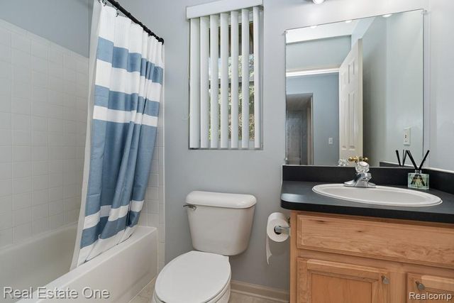 6963 Edgewater Drive, Troy, MI 48085