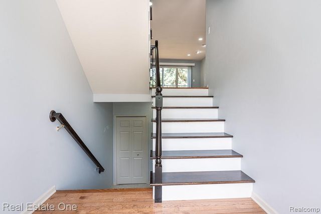 6963 Edgewater Drive, Troy, MI 48085