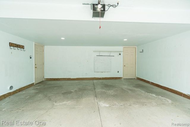 6963 Edgewater Drive, Troy, MI 48085