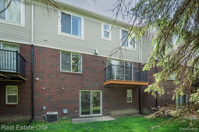 6963 Edgewater Drive, Troy, MI 48085