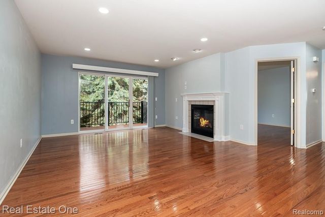 6963 Edgewater Drive, Troy, MI 48085