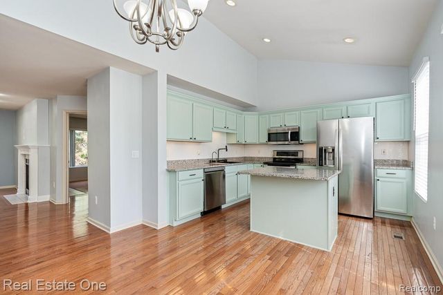 6963 Edgewater Drive, Troy, MI 48085