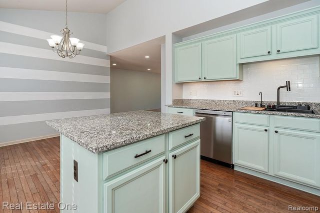 6963 Edgewater Drive, Troy, MI 48085