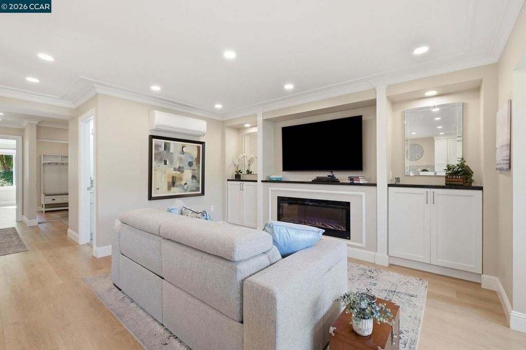 Image 14 of property listing at 3410 Tice Creek Dr 8, Walnut Creek, CA 94595