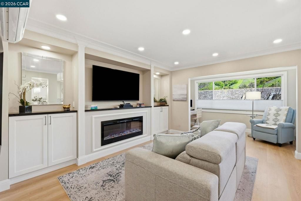 Image 15 of property listing at 3410 Tice Creek Dr 8, Walnut Creek, CA 94595