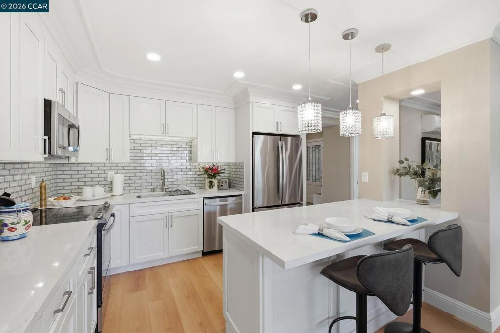 Image 19 of property listing at 3410 Tice Creek Dr 8, Walnut Creek, CA 94595