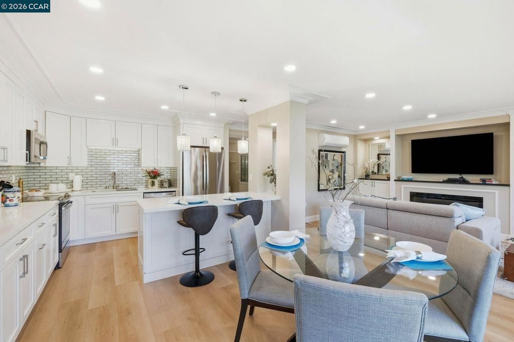 Image 23 of property listing at 3410 Tice Creek Dr 8, Walnut Creek, CA 94595