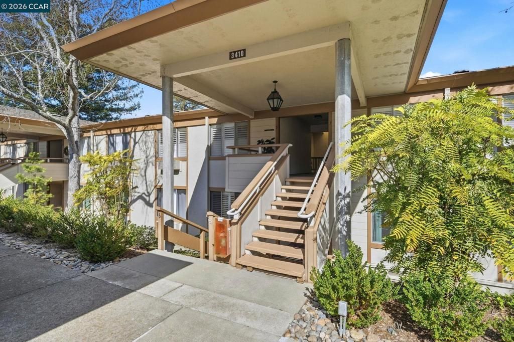Image 6 of property listing at 3410 Tice Creek Dr 8, Walnut Creek, CA 94595