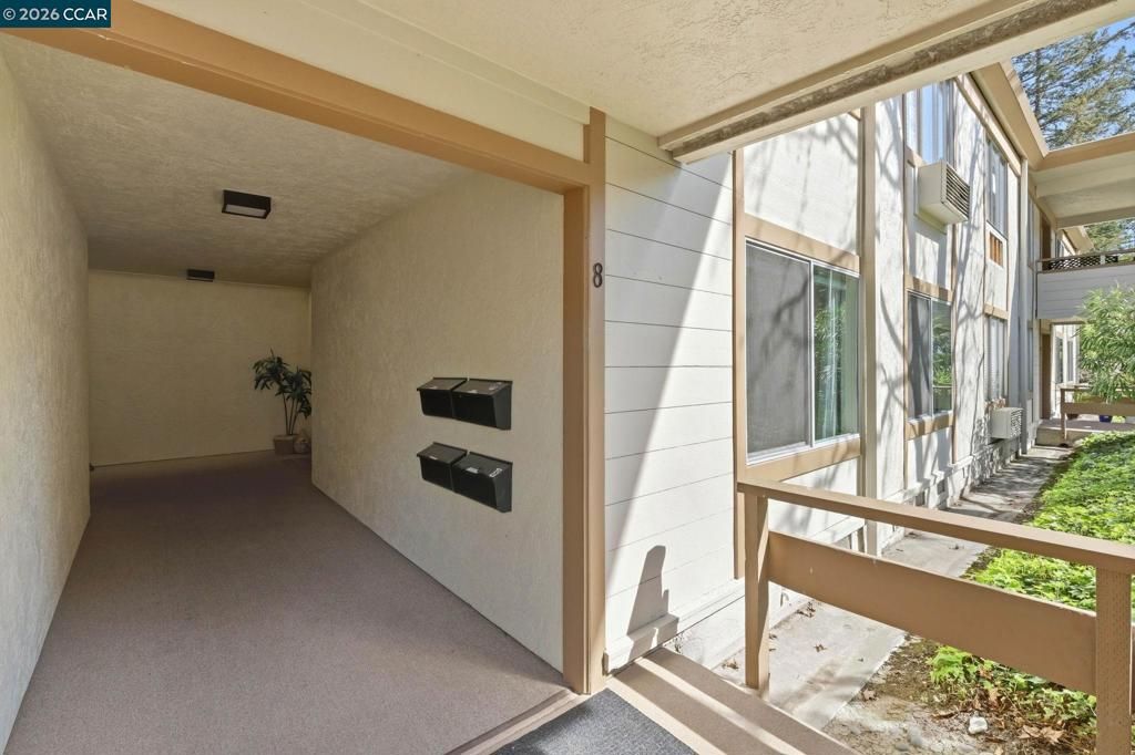 Image 8 of property listing at 3410 Tice Creek Dr 8, Walnut Creek, CA 94595