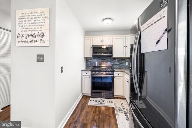 3 TOPAZ DR, Newark, DE 19702