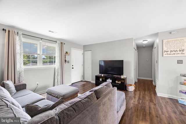 3 TOPAZ DR, Newark, DE 19702