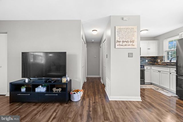 3 TOPAZ DR, Newark, DE 19702