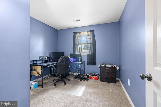 3 TOPAZ DR, Newark, DE 19702
