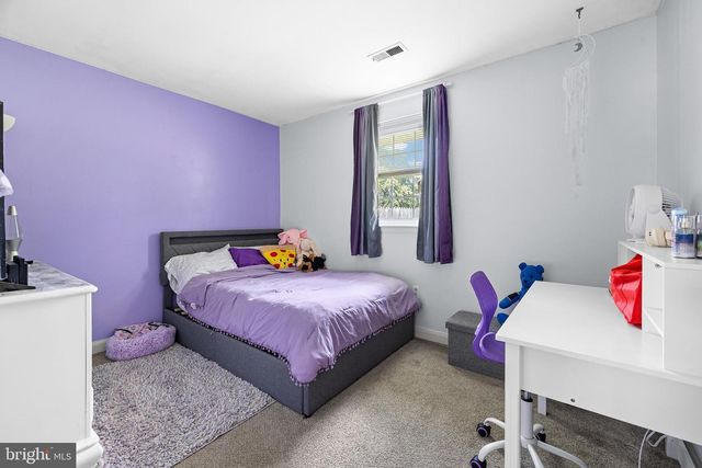 3 TOPAZ DR, Newark, DE 19702