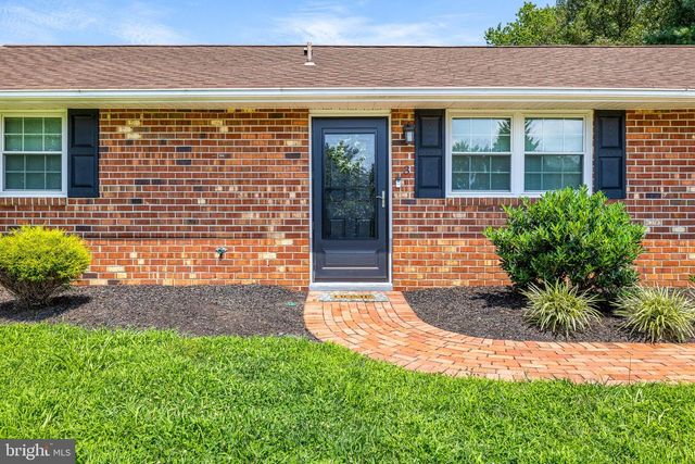 3 TOPAZ DR, Newark, DE 19702