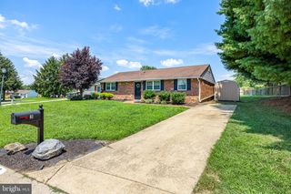 3 TOPAZ DR, Newark, DE 19702