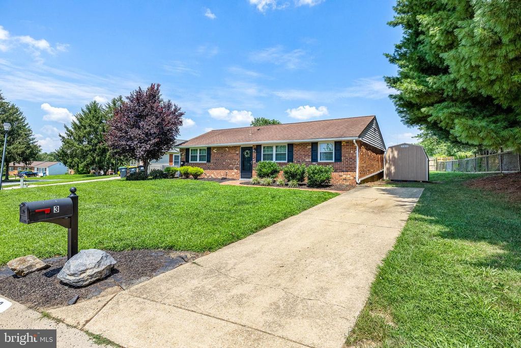3 TOPAZ DR, Newark, DE 19702