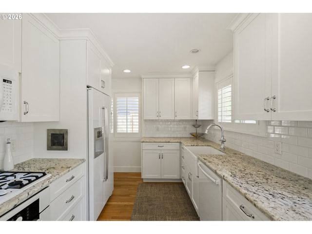 3938 Sw 36TH Pl, Portland, OR 97221