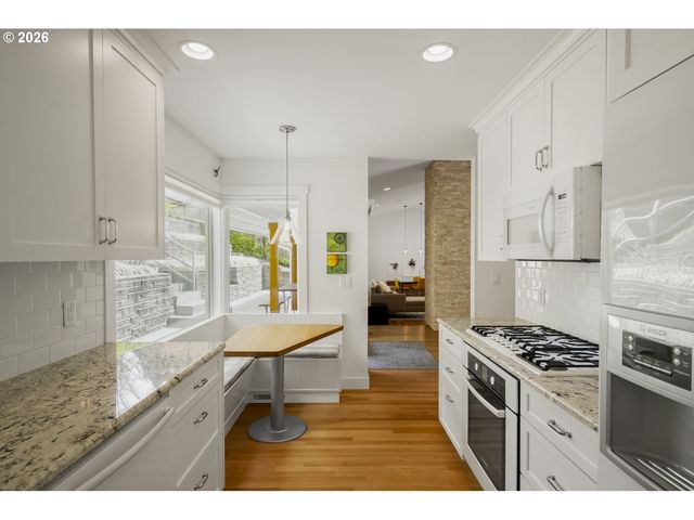 3938 Sw 36TH Pl, Portland, OR 97221