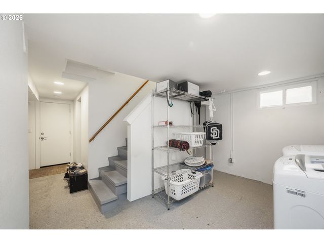 3938 Sw 36TH Pl, Portland, OR 97221