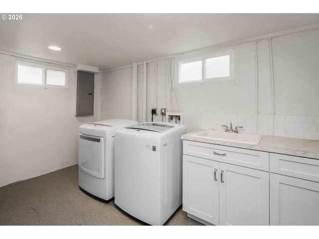 3938 Sw 36TH Pl, Portland, OR 97221