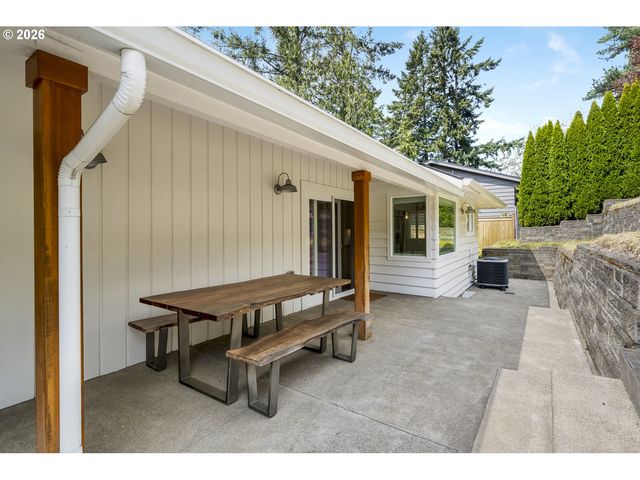 3938 Sw 36TH Pl, Portland, OR 97221