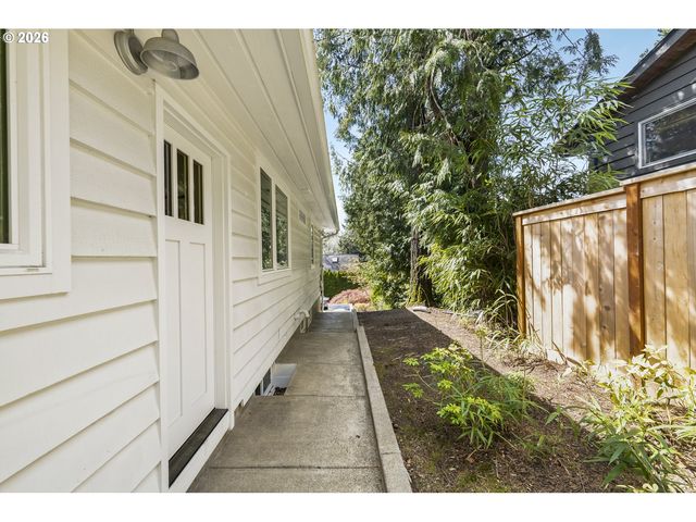 3938 Sw 36TH Pl, Portland, OR 97221