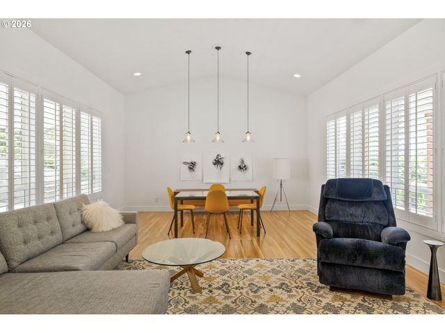 3938 Sw 36TH Pl, Portland, OR 97221