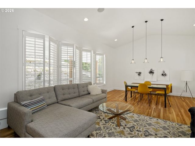 3938 Sw 36TH Pl, Portland, OR 97221