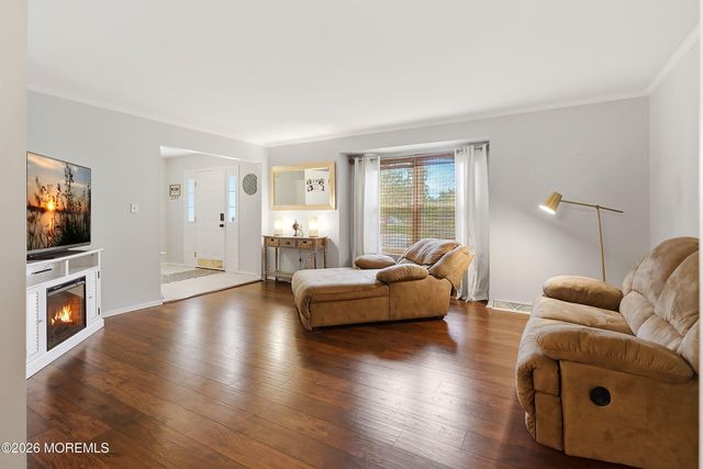 167 Black Oak Court, Toms River, NJ 08753