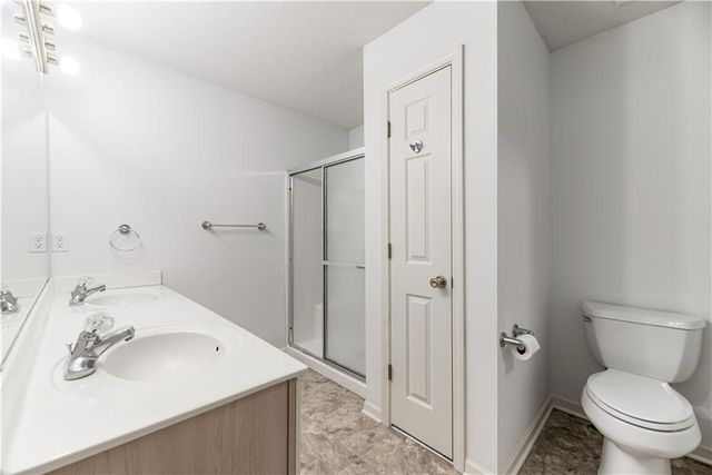 6856 N Olive Street, Kansas City, MO 64118