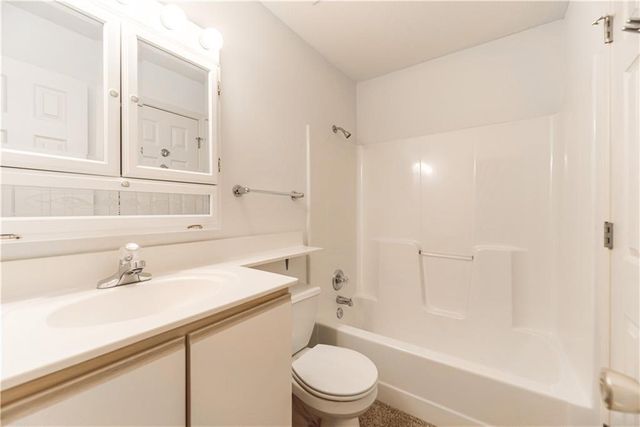 6856 N Olive Street, Kansas City, MO 64118