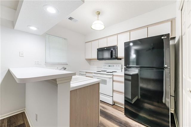 6856 N Olive Street, Kansas City, MO 64118