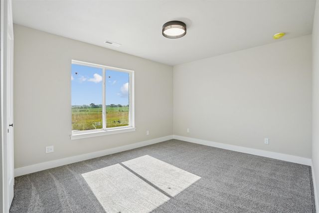 5744 Wall St Street, Waterloo, IA 50701