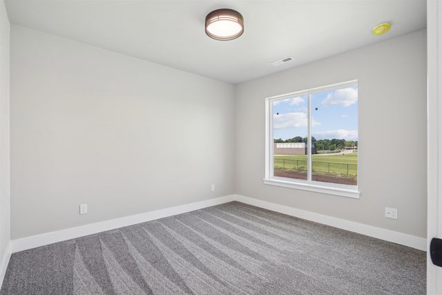 5744 Wall St Street, Waterloo, IA 50701