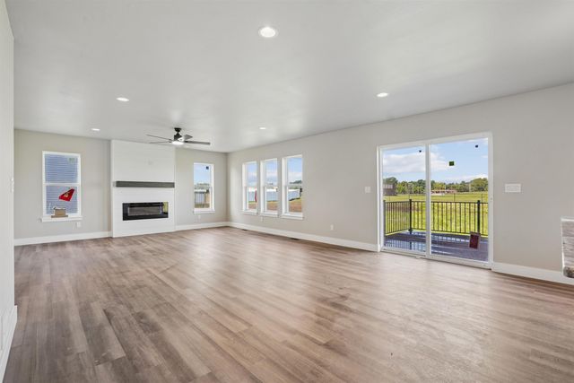 5744 Wall St Street, Waterloo, IA 50701