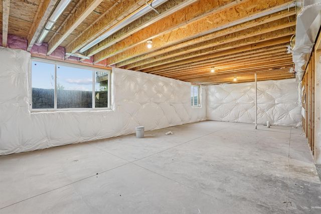 5744 Wall St Street, Waterloo, IA 50701