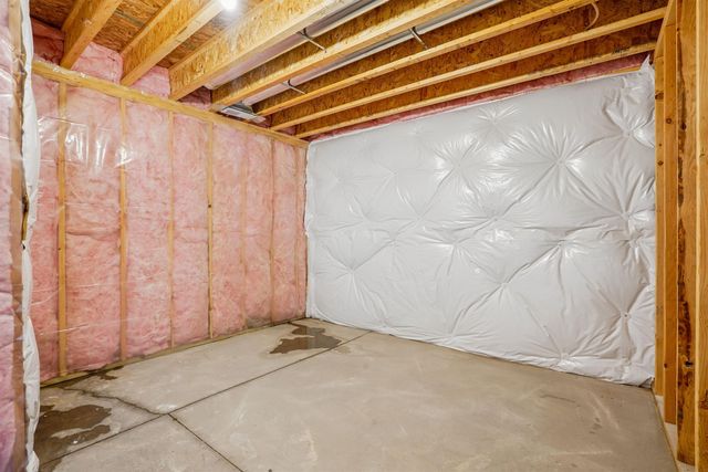 5744 Wall St Street, Waterloo, IA 50701