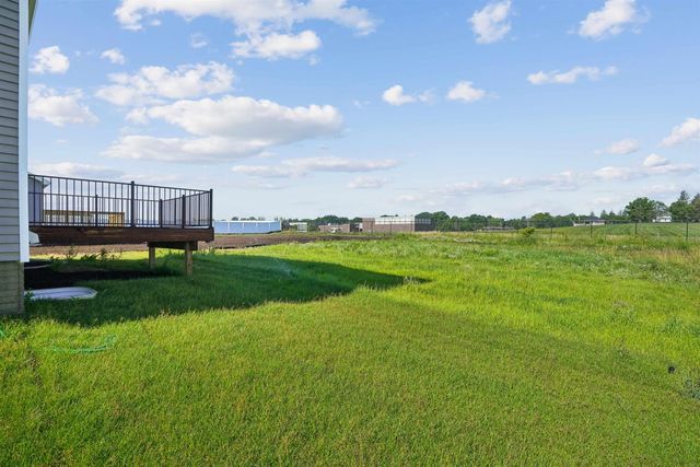 5744 Wall St Street, Waterloo, IA 50701