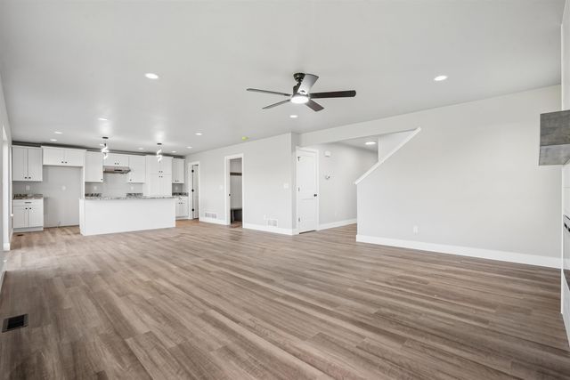 5744 Wall St Street, Waterloo, IA 50701