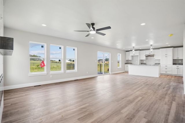 5744 Wall St Street, Waterloo, IA 50701