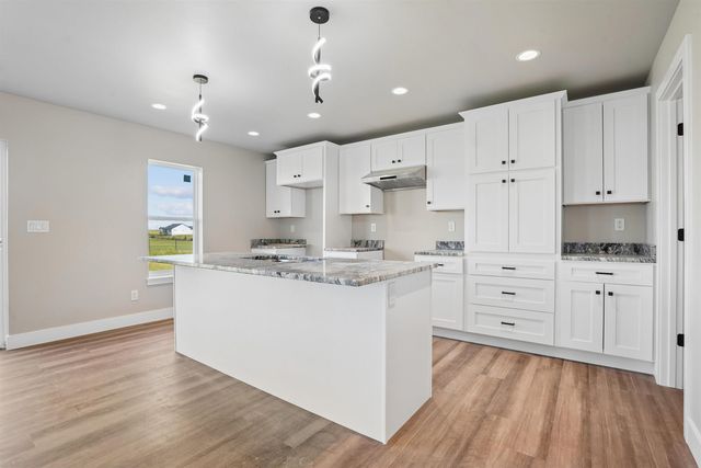 5744 Wall St Street, Waterloo, IA 50701