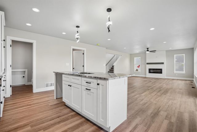 5744 Wall St Street, Waterloo, IA 50701