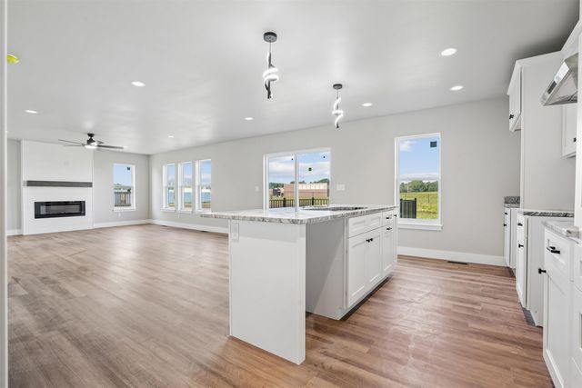 5744 Wall St Street, Waterloo, IA 50701