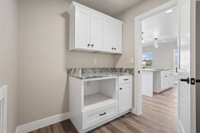 5744 Wall St Street, Waterloo, IA 50701