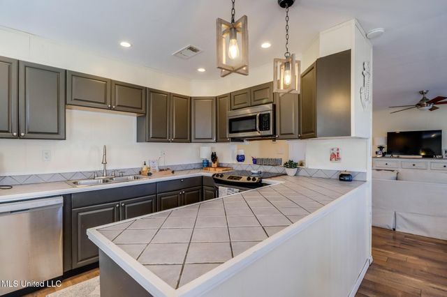 814 Camellia Drive, Bay Saint Louis, MS 39520